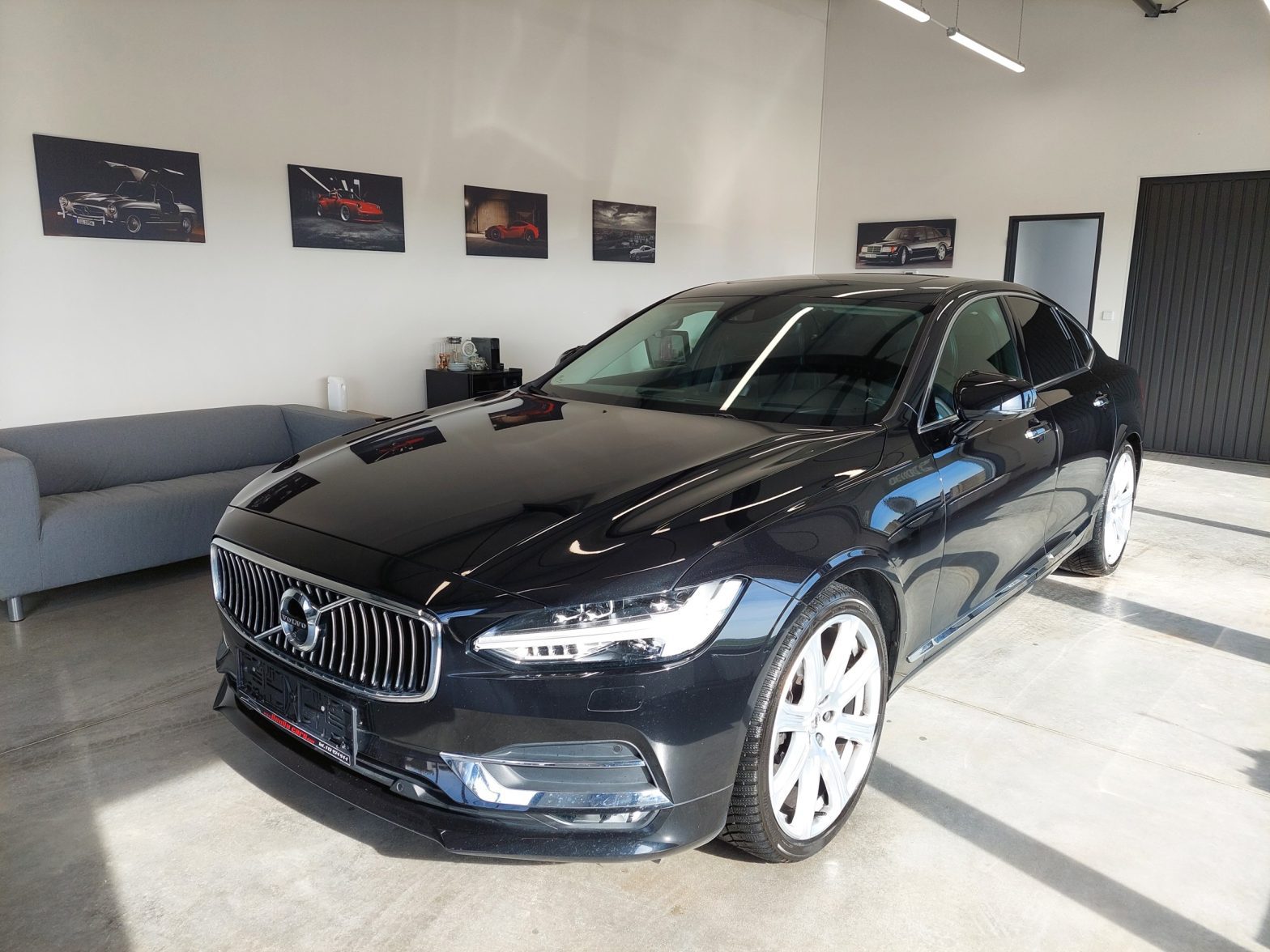 Volvo_S90