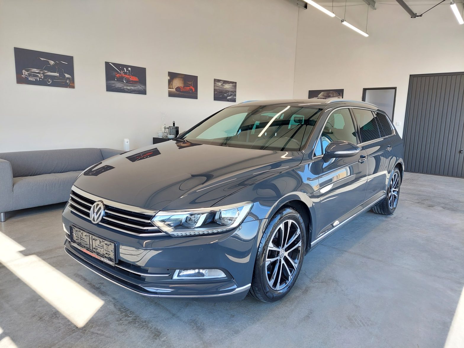 Volkswagen_Passat_Highline_Šedá