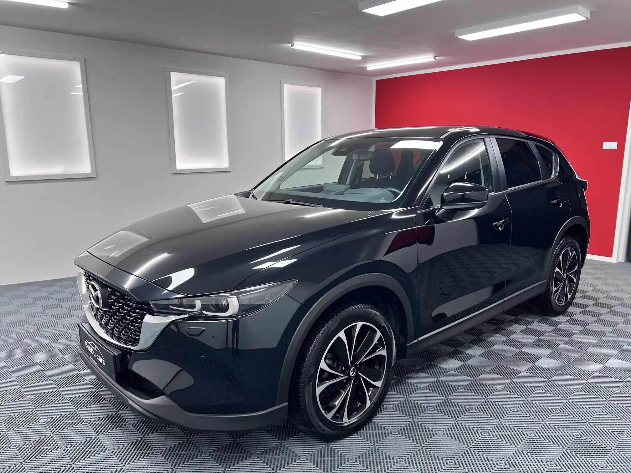 0001_MazdaCX5_2022_Cerna