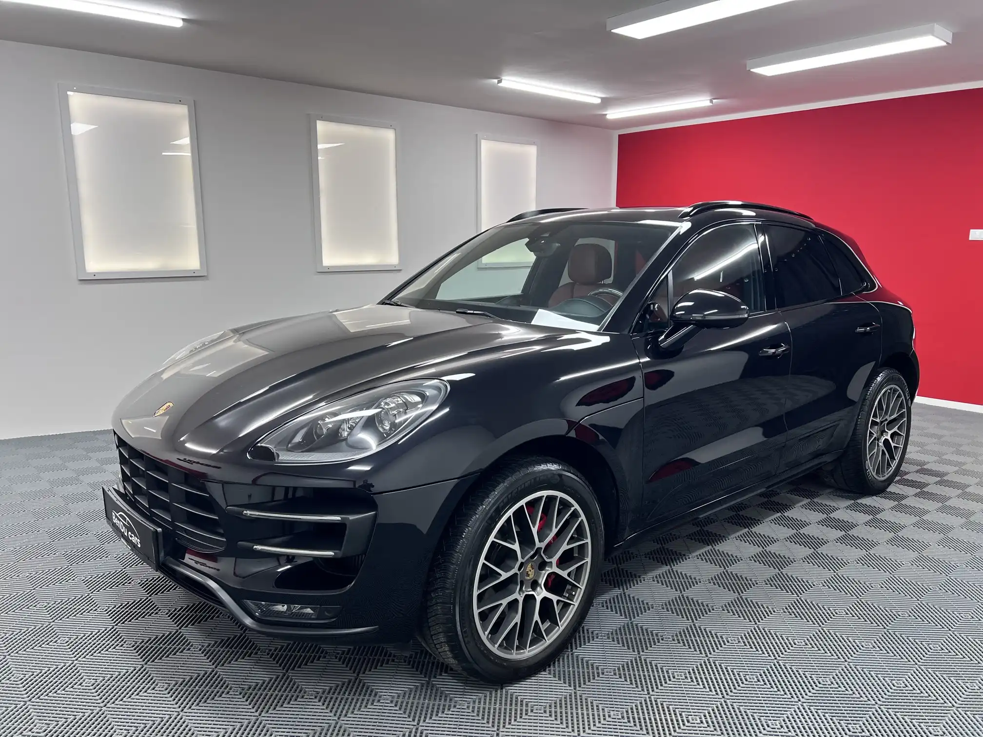 0001_Porshe_Macan_Turbo_2015